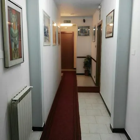 Modena Hotel 2*