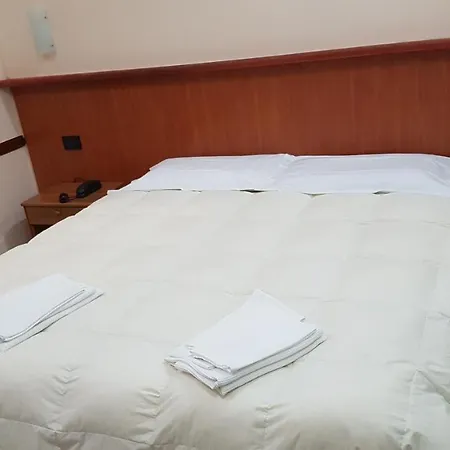 Modena Hotel 2*